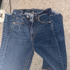 I’m selling these because they are too short for me and not the right size.